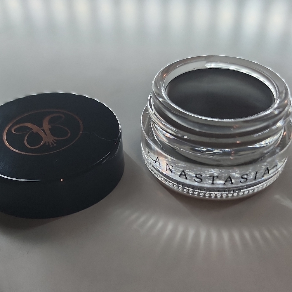 Anastasia Dipbrow Pomade